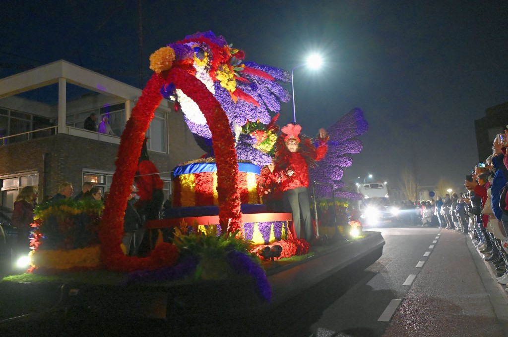 ../Images/Verlicht bloemencorso 2025 142.jpg